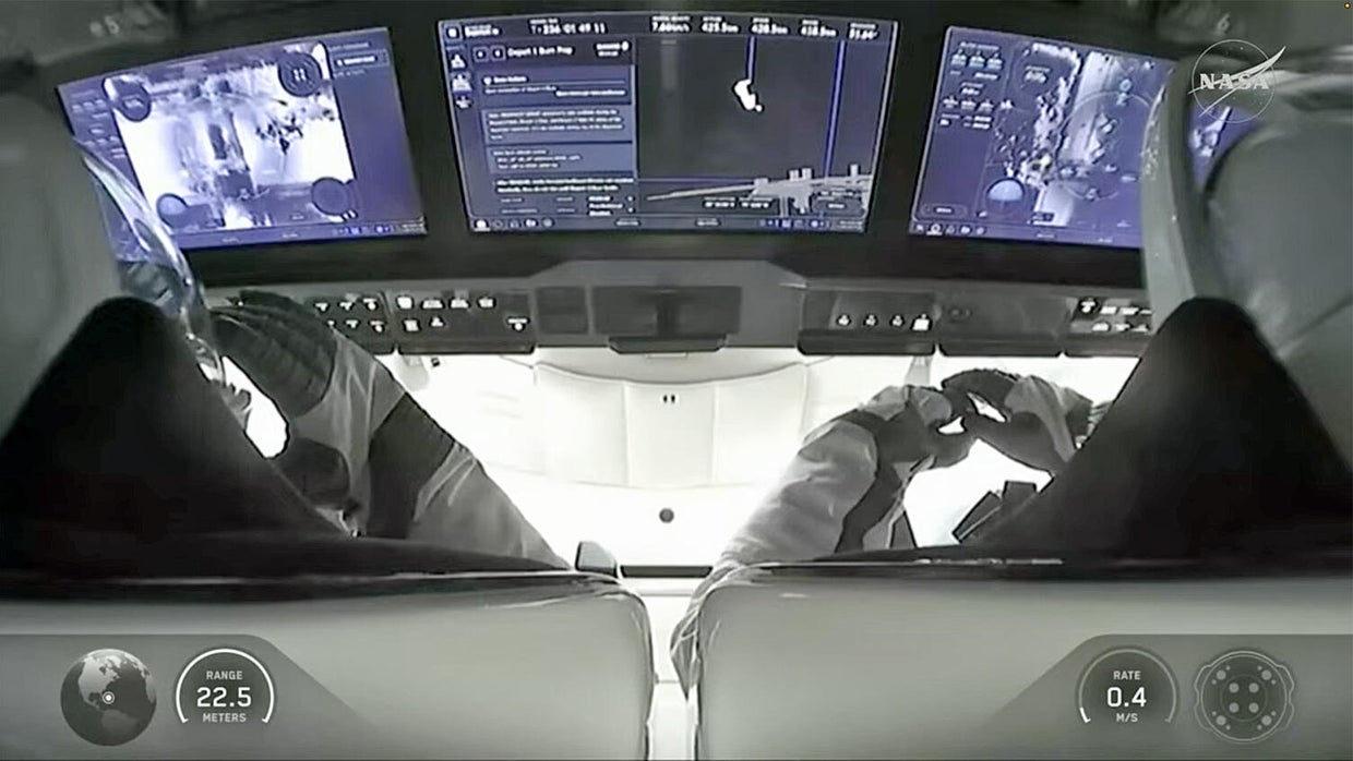 10-07-26-crew-undocked.jpg 
