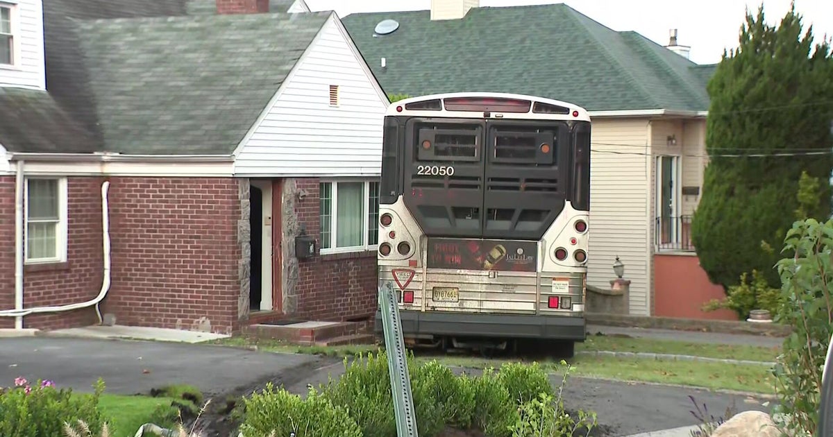 Doorbell video shows NJ Transit bus crashing into Englewood home, 2 ...
