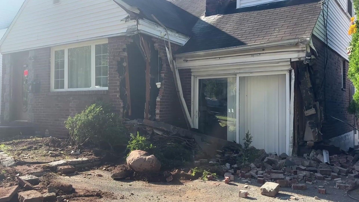 Doorbell video shows NJ Transit bus crashing into Englewood home, 2 ...