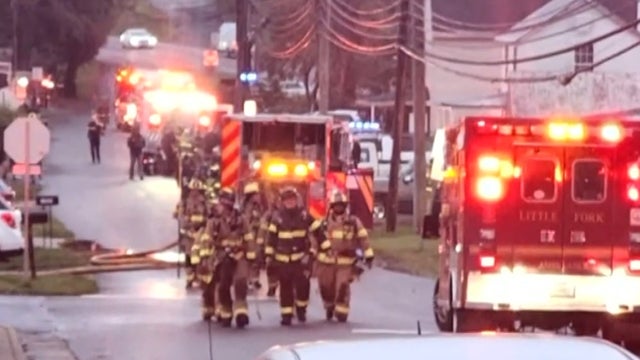 Virginia police rescues man amid house fire