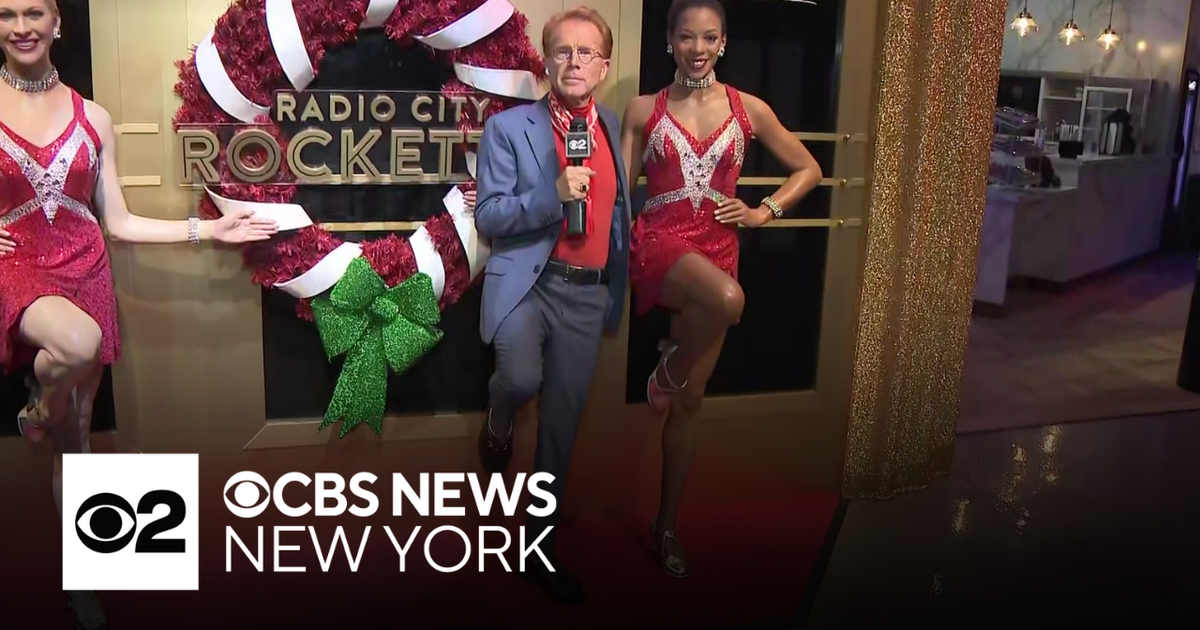 Meteorologist John Elliott visits Madame Tussauds in NYC's Times Square ...