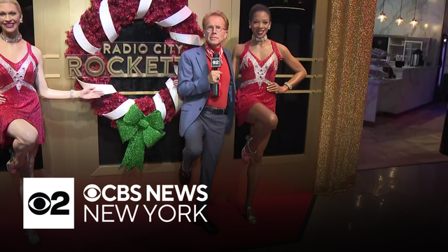 Meteorologist John Elliott visits Madame Tussauds in NYC's Times Square