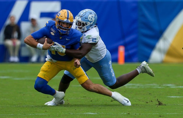 holden-geriner-tackled-by-donovan-hoilette-jr.jpg