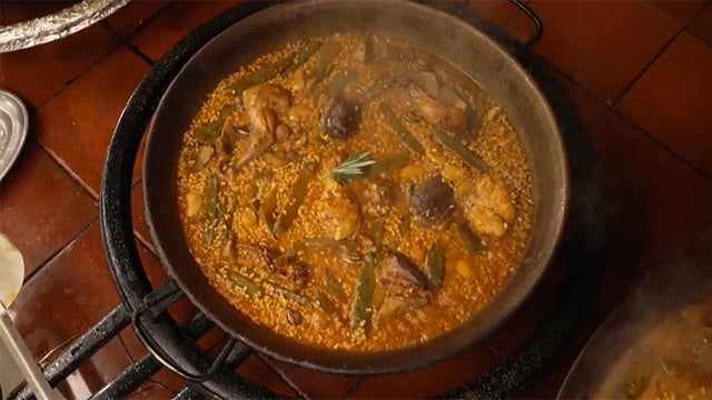 A proper paella