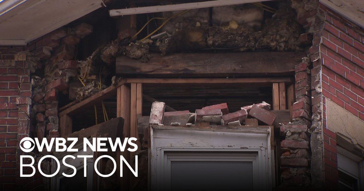 Families forced out of homes after partial building collapse in Chelsea ...