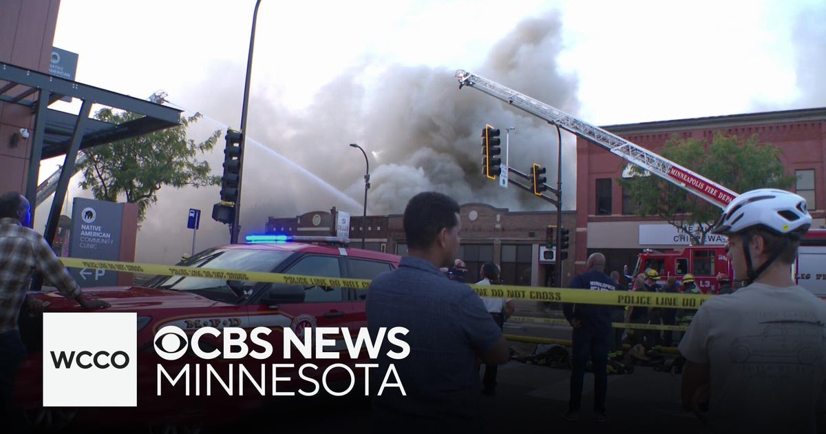 2 firefighters hurt in south Minneapolis business fire