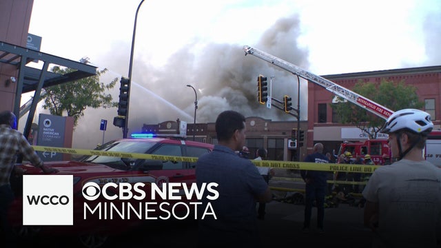 2 firefighters hurt in south Minneapolis business fire
