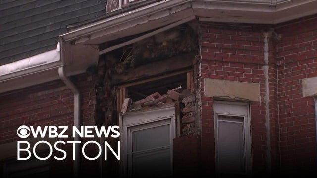 Chelsea apartment building at risk of collapse after bricks fall onto street
