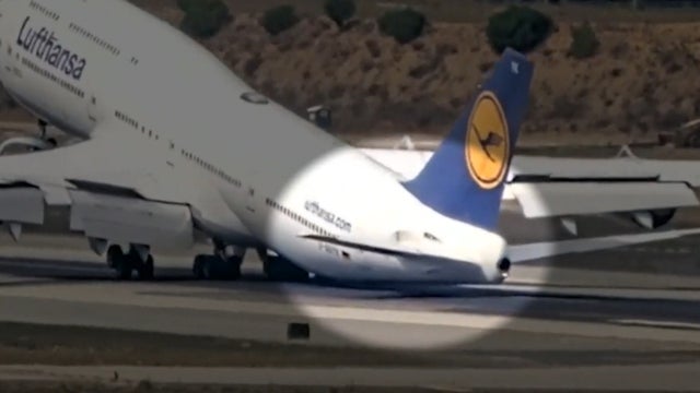 Plane aborts landing at LAX, avoids tailstrike