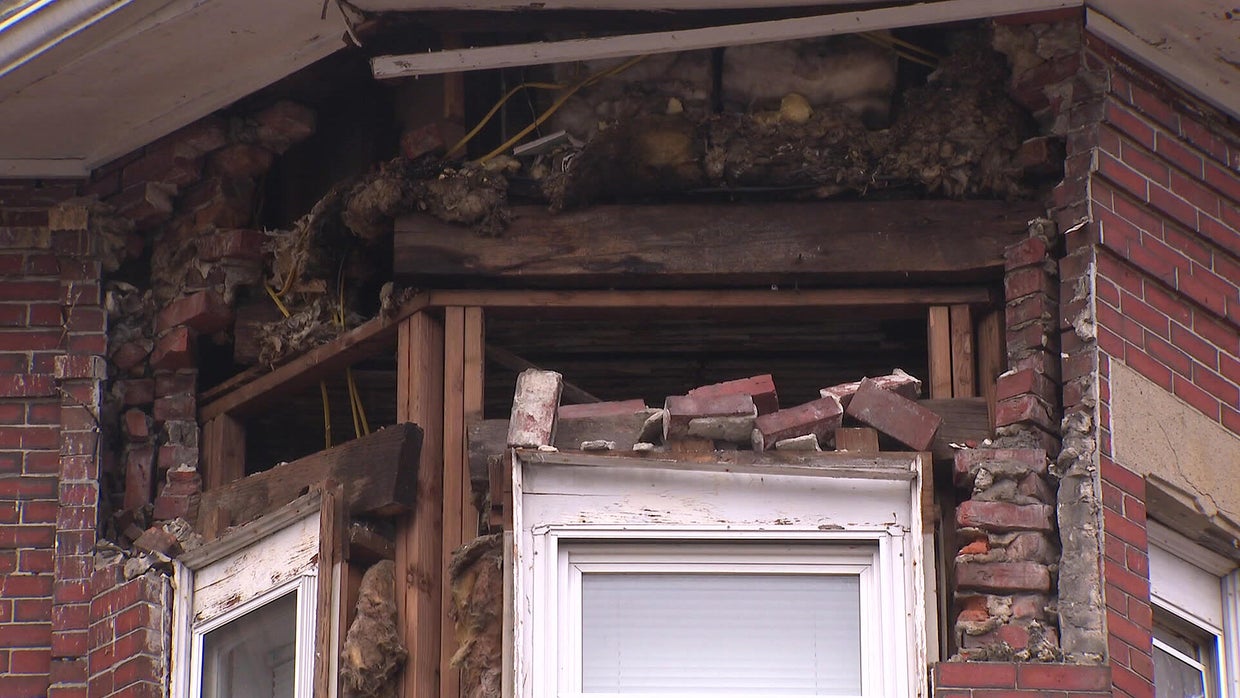 Residents evacuate Chelsea building after partial collapse: 