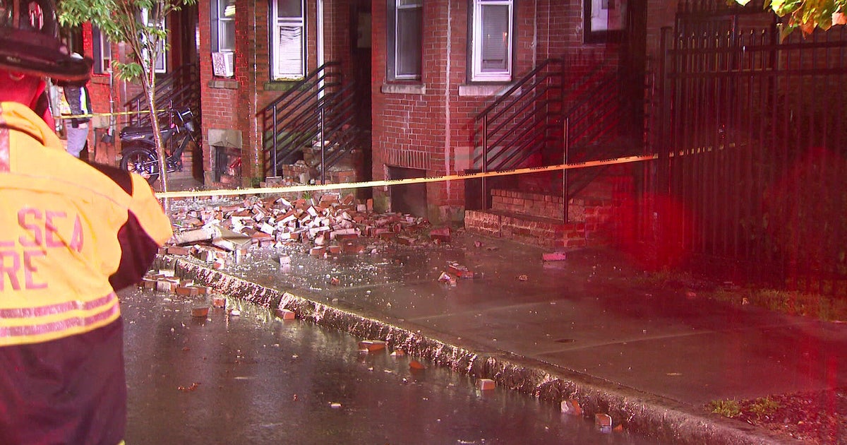 Residents evacuate Chelsea building after partial collapse: 