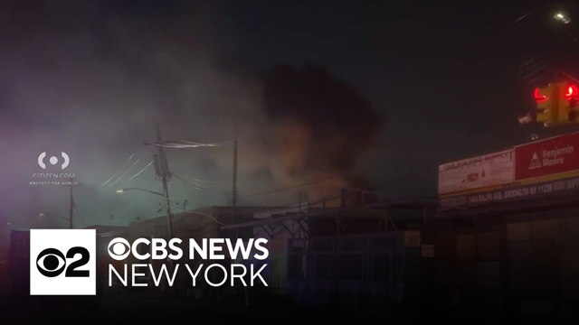 Brooklyn junkyard fire fills Canarsie neighborhood with smoke