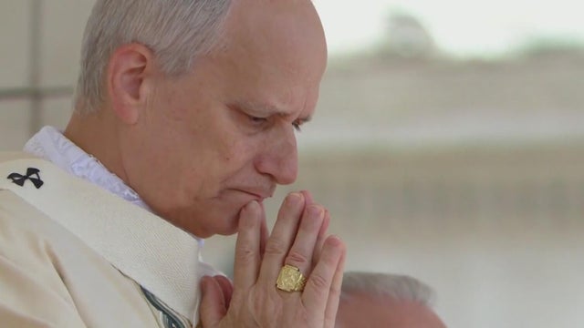 Catholic faithful dedicates rosary prayer to Pope Leo