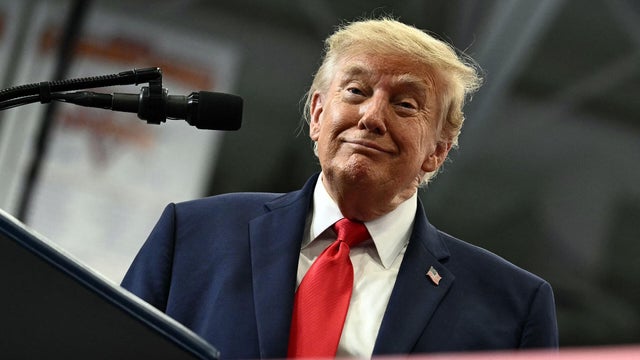 Trump says "leakers should be shot"
