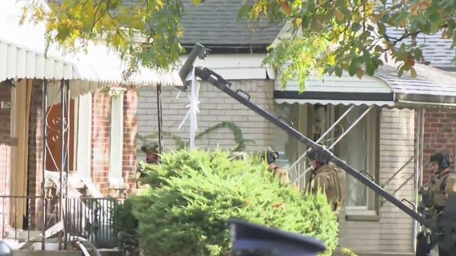 Fugitive found dead after barricaded situation in Detroit