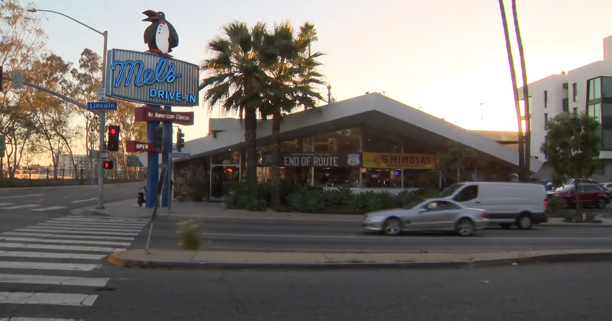 cbsnews.com - Gio  Insignares - Santa Monica's Mel's Drive-In could be demolished for new housing