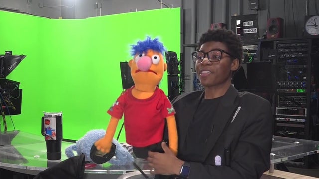 Detroit teen uses puppets to help kids learn to read