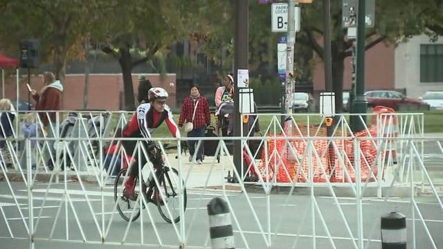 06vo-philly-bike-ride-transfer-frame-62.jpg 