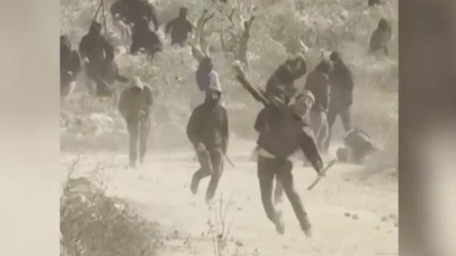 Israeli settlers attack American journalist
