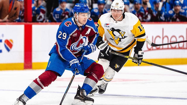 Pittsburgh Penguins v Colorado Avalanche 