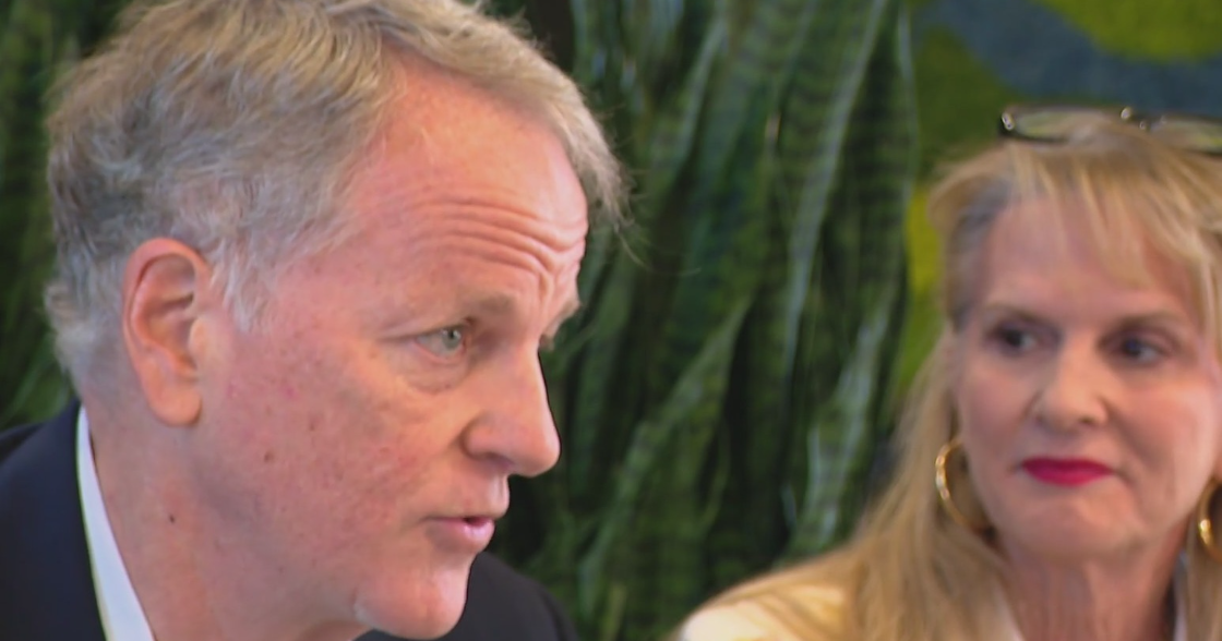 cbsnews.com - Robbie  Owens - Former American Airlines CEO helps aspiring pilots get their careers off the ground
