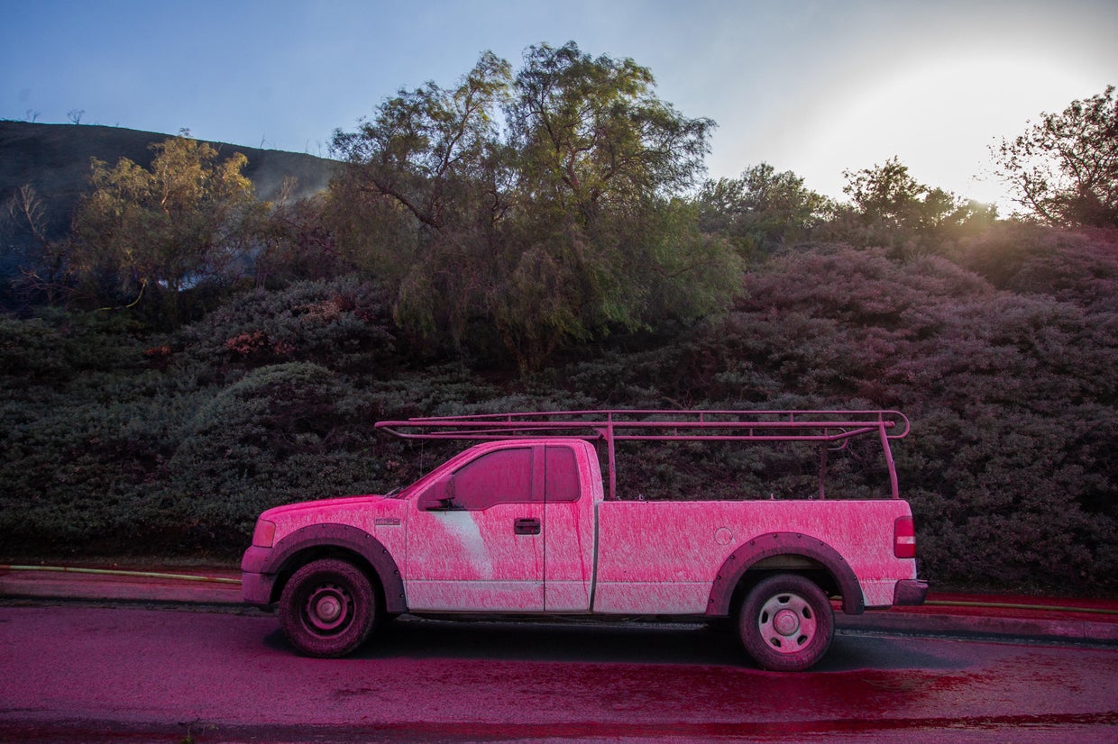 Norte Fire continues to burn in San Juan Capistrano, leaving homes ...