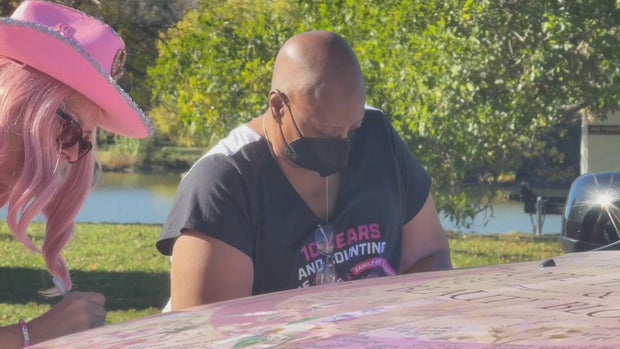 more-than-pink-walk-5vo-frame-880.jpg 