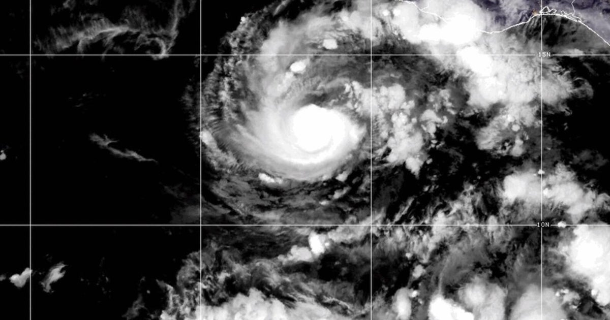 Hurricane threatens to bring flooding, mudslides to Mexico's Pacific Coast