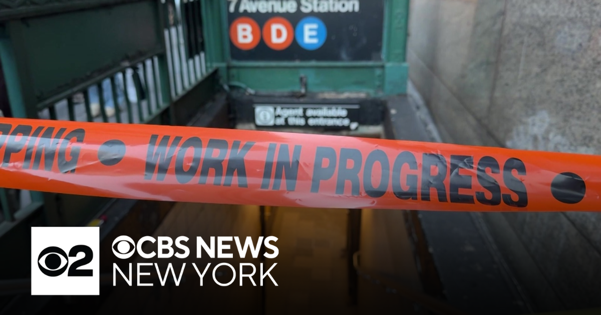 Police search for gunman in fatal NYC subway station shooting - CBS New ...