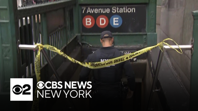 Police looking for suspect in deadly Midtown Manhattan subway shooting