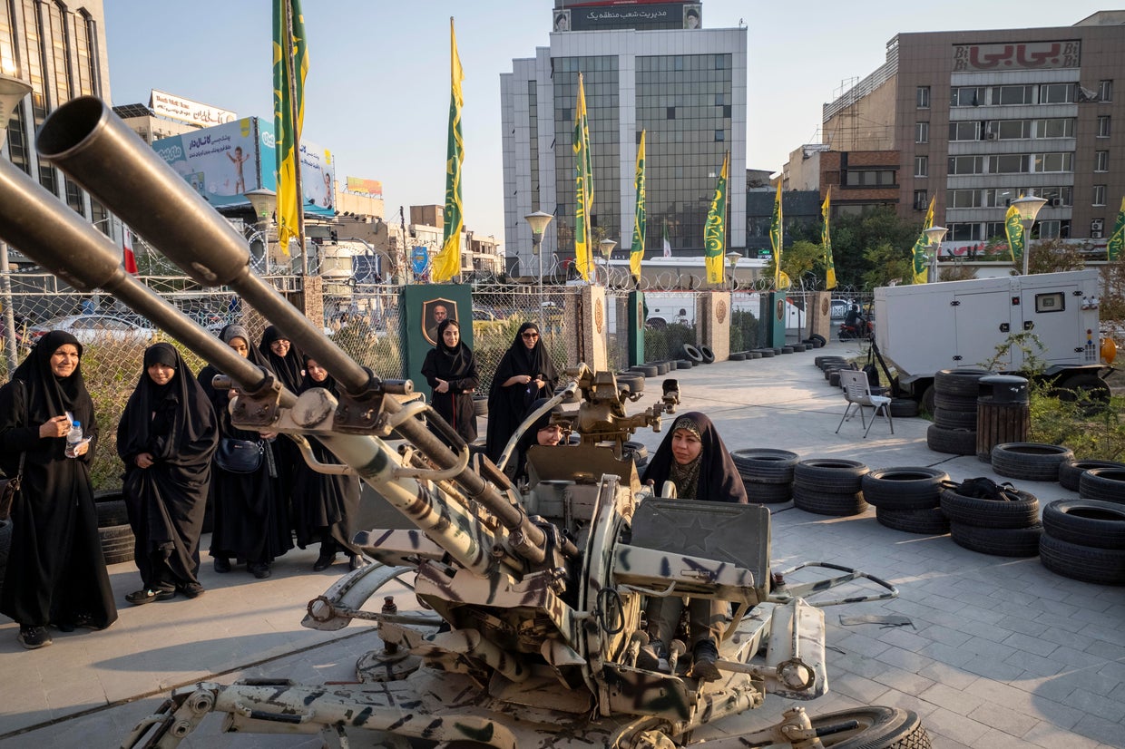Weapons Training For Iran's Female "self-sacrificing" Forces