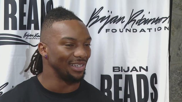 Bijan Robinson surprises Atlanta third graders for BijanReads Day