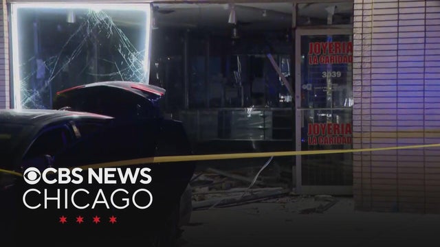 Burglars appear to strike business in Chicago's Avondale neighborhood