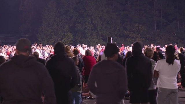 Monroe community honors two high school students killed
