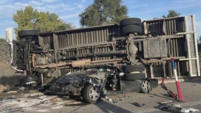1 dead in crash after box truck loses control on Highway 85
