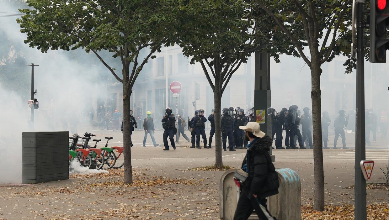 Police intervene in protesters during demonstrations in Lyon