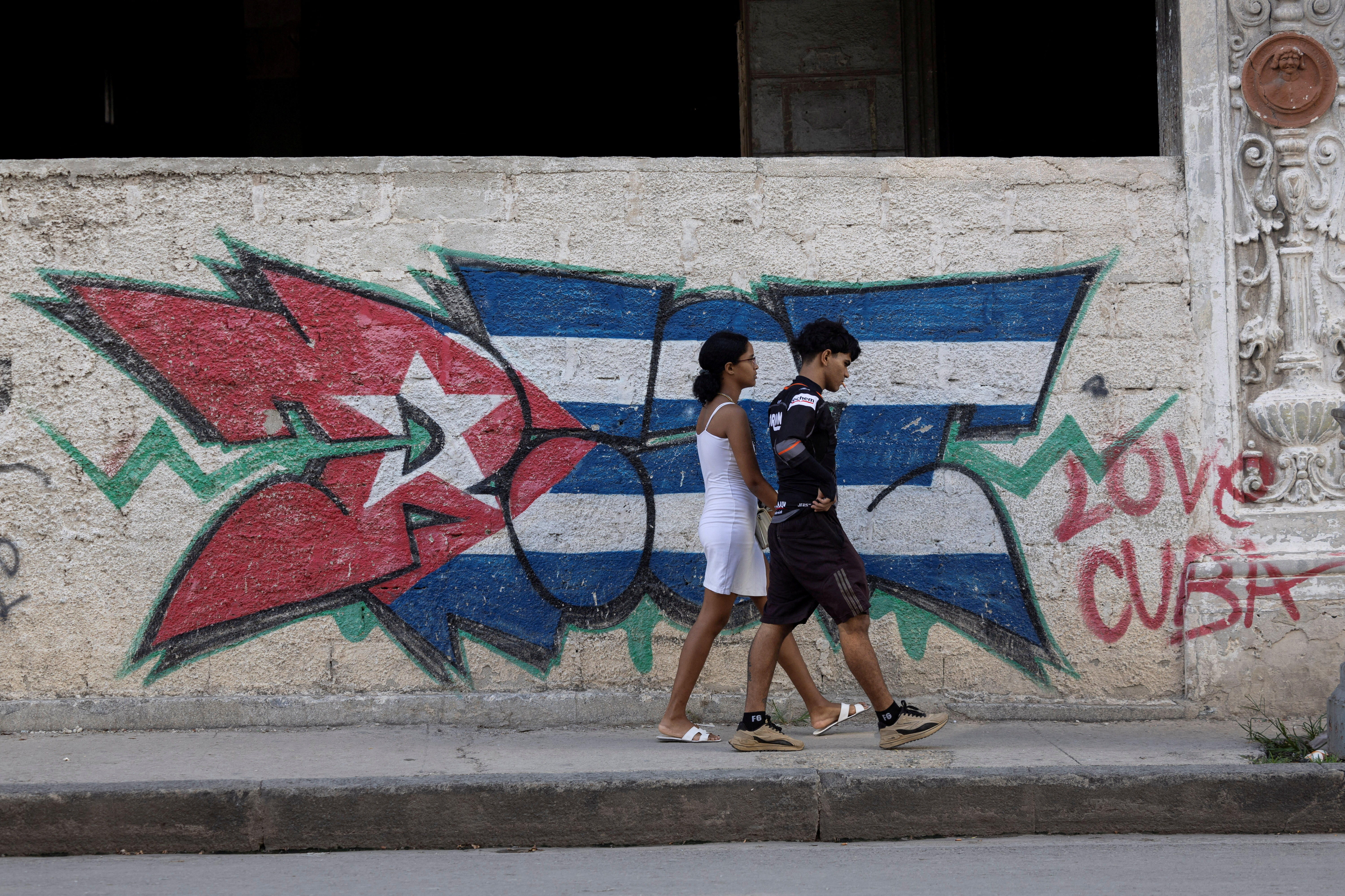 Rubio calls on Cubans seeking "positive change" to work with CIA