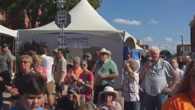 What makes the Crossroads of Texas Go Texan Country Festival a boon for Waxahachie
