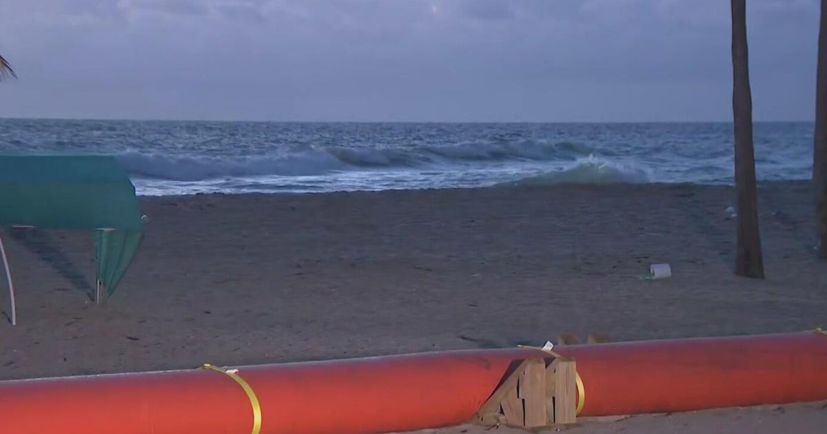 cbsnews.com - Steve  Maugeri - King tides disrupt beachgoers, businesses in Hollywood Beach