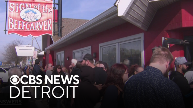 Royal Oak's Sign of the Beefcarver draws crowds on its final day