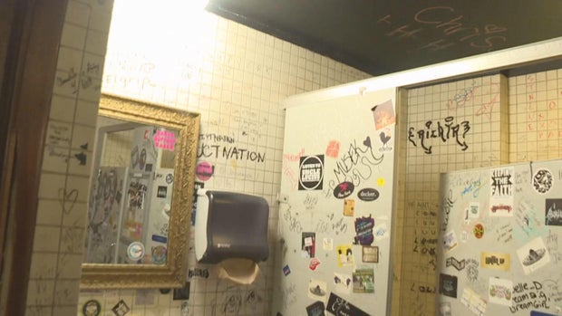 hunters-on-halsted-womens-room.jpg 