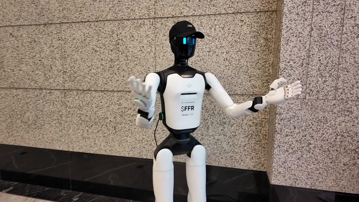 Video shows humanoid AI robot roaming NYC streets - CBS New York