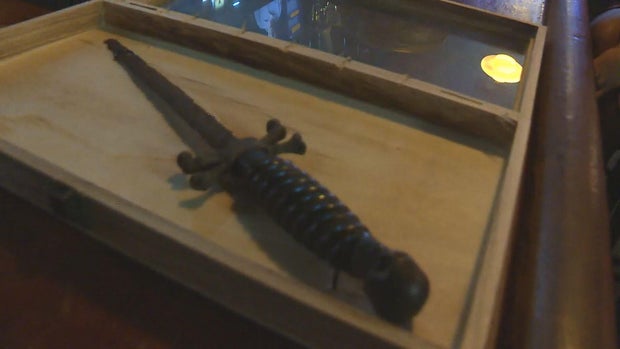 hunters-on-halsted-dagger.jpg 