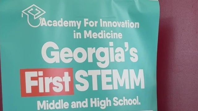 Georgia&rsquo;s first health care charter school helps students explore careers in medicine