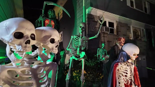 hfr-question-everything-halloween-houses-db-hi-res-still-15-44-4513.jpg