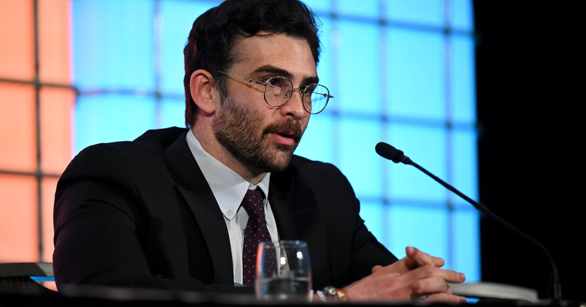 Hasan Piker speaks with Rep. Omar, state Sen. Omar Fateh in Minneapolis after criticism over visit