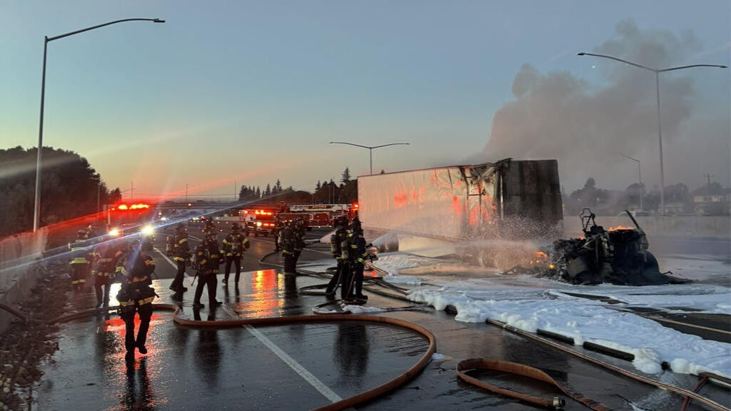 Tesla semi catches fire on I-880 in Hayward, blocks freeway for hours ...