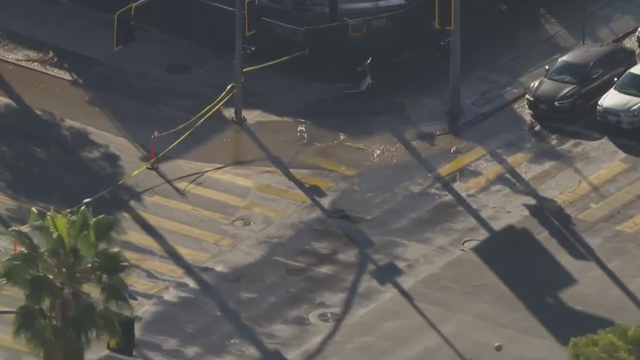 hollywood-sinkhole-10-28.png 