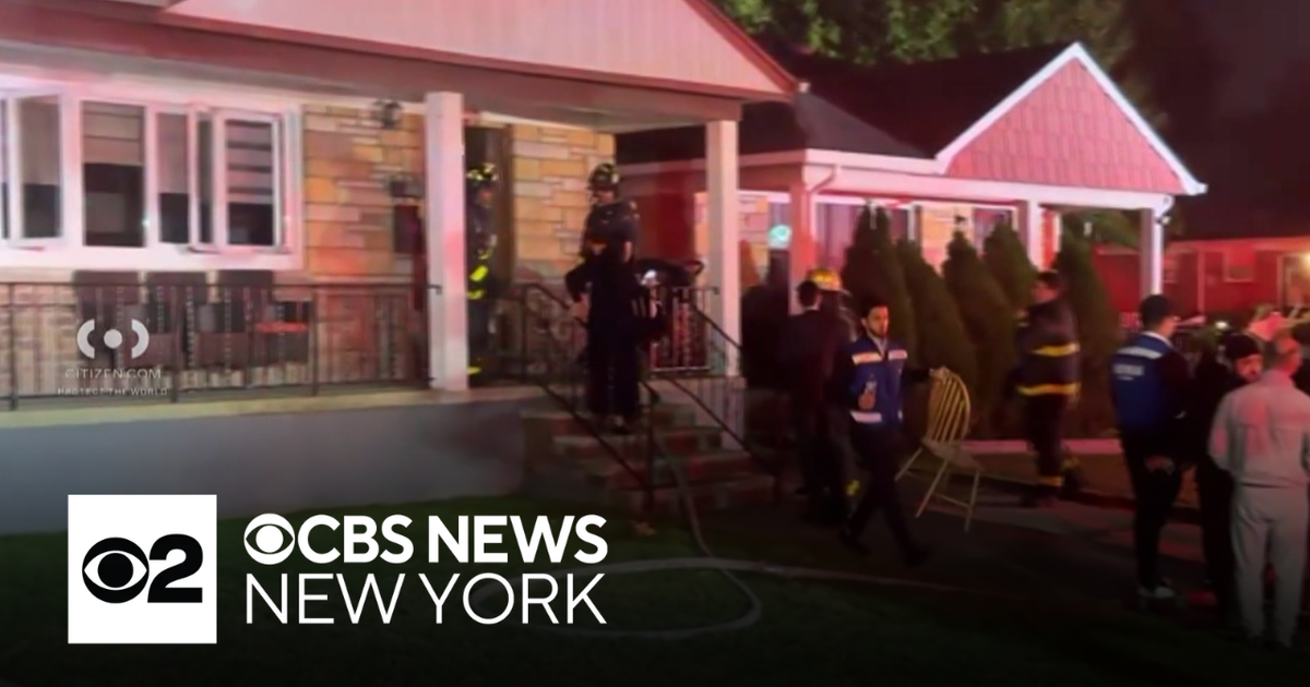 2 hurt during fire in Queens, FDNY says - CBS New York