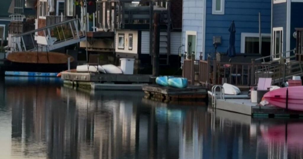 Record high tides putting Sausalito house boat community in precarious position